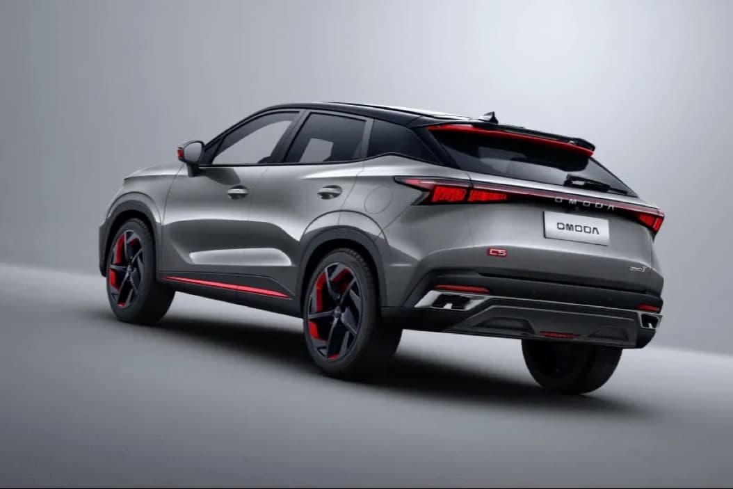 Omoda C5 nhìn chéo ba phần tư phía sau